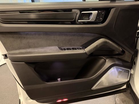 Used 2022 Porsche Cayenne Turbo GT image 14