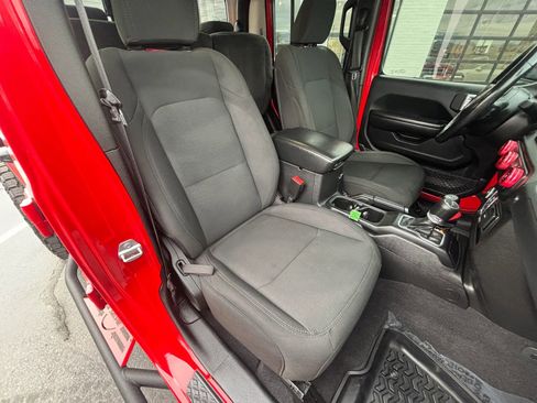 Used 2021 Jeep Gladiator Sport image 13