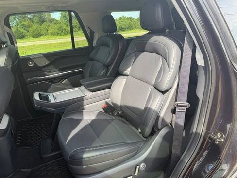 Used 2025 Lincoln Navigator Reserve AWD/4WD image 18