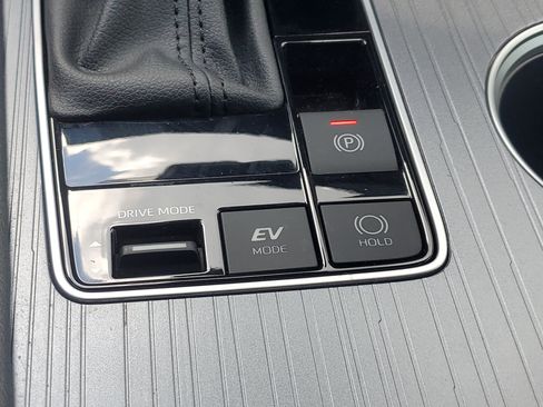 Used 2025 Toyota Sienna XLE FWD image 29
