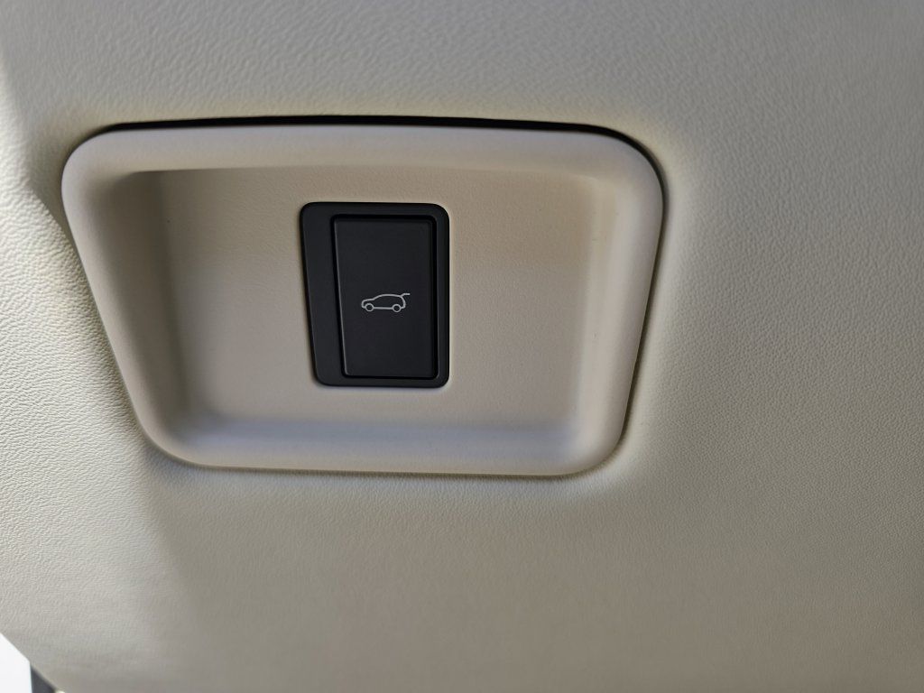 New 2025 Land Rover Range Rover SV AWD/4WD image 26