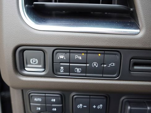 Used 2022 Chevrolet Tahoe LT w/ LT Signature Package AWD/4WD image 29