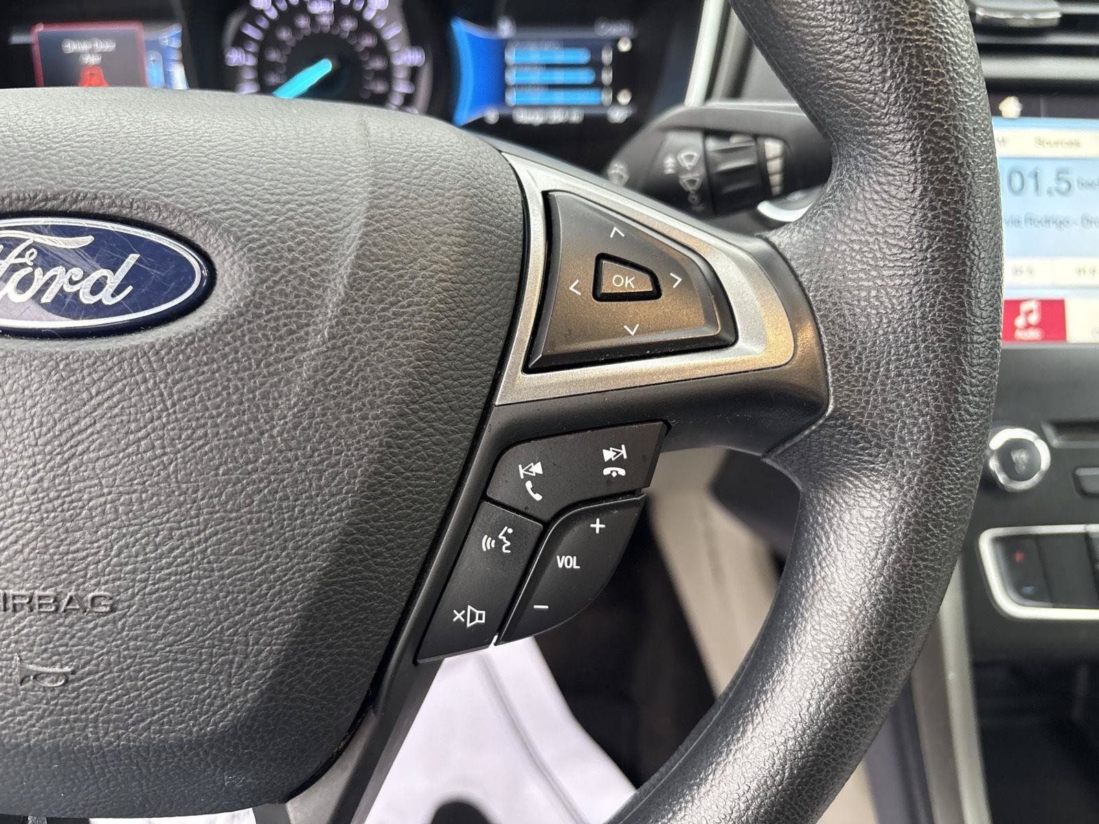 Used 2018 Ford Fusion SE FWD image 16