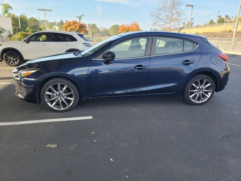 Used 2018 MAZDA MAZDA3 Touring image 4