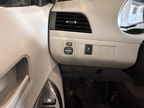 Used 2014 Toyota Sienna LE FWD image 35