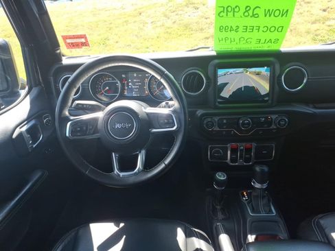 Used 2018 Jeep Wrangler Unlimited Sahara w/ Dual Top Group AWD/4WD image 9