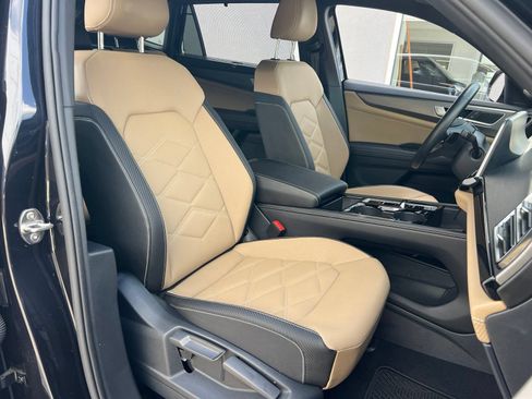 Certified 2025 Volkswagen Atlas Cross Sport SE FWD image 41