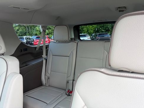Used 2022 GMC Yukon XL Denali AWD/4WD image 9