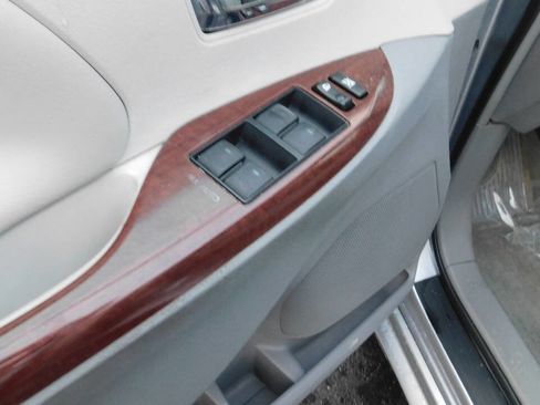 Used 2012 Toyota Sienna XLE image 21