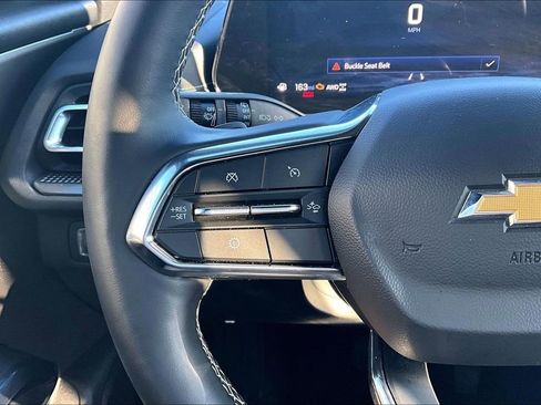 Used 2025 Chevrolet Traverse LT image 12