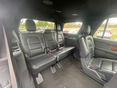 Used 2024 Lincoln Navigator Premiere AWD/4WD image 11