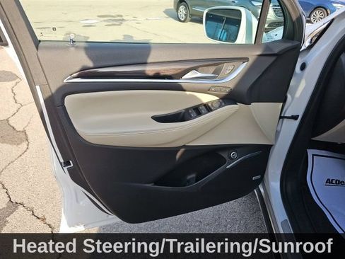Used 2018 Buick Enclave Premium w/ Experience Buick Package FWD image 12