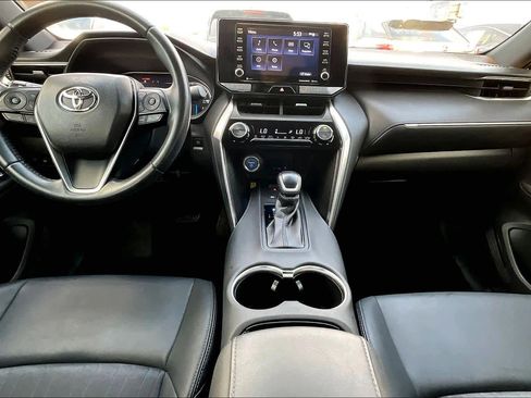 Used 2021 Toyota Venza XLE w/ Carpet Mat Package (TMS) image 14
