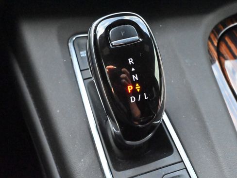 Used 2022 Cadillac Escalade Premium Luxury image 10