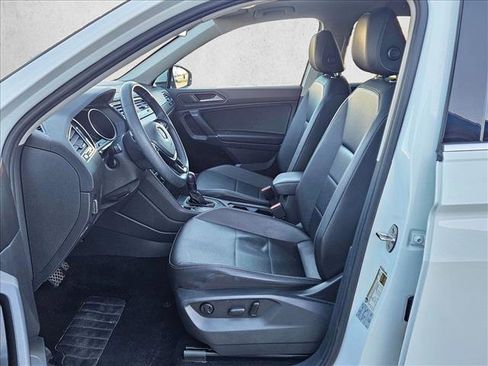 Used 2020 Volkswagen Tiguan SE image 16