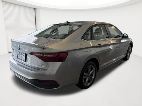 Used 2024 Volkswagen Jetta SE FWD image 5