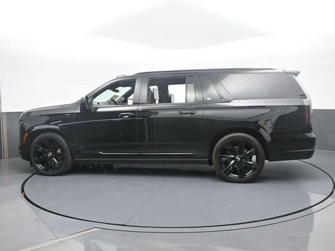 Used 2025 Cadillac Escalade ESV Sport w/ Touring Package image 3