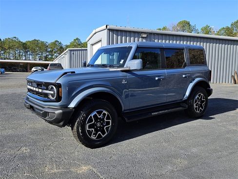 New 2025 Ford Bronco Outer Banks image 3