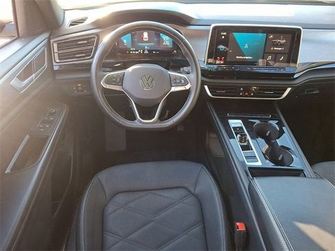 Used 2024 Volkswagen Atlas Cross Sport SE image 11