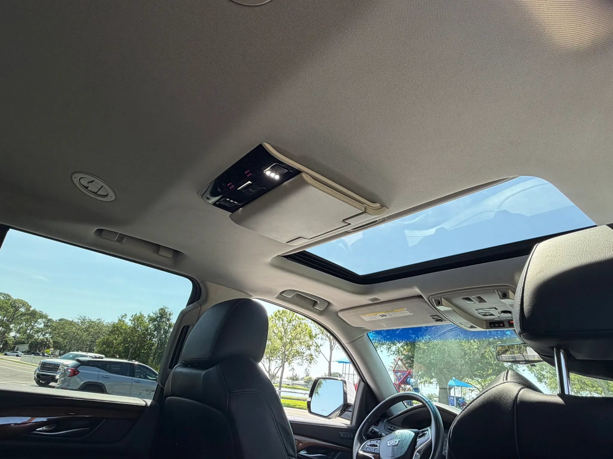 Used 2018 Cadillac Escalade Premium Luxury w/ LPO, Radiant Package RWD image 30