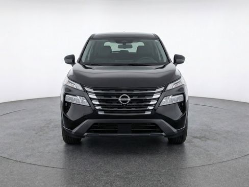 Used 2025 Nissan Rogue SV image 2