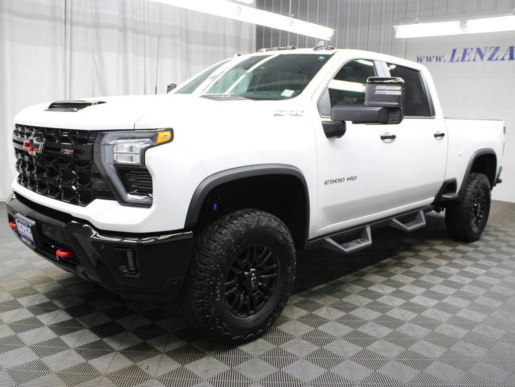 Used 2025 Chevrolet Silverado 2500 ZR2 w/ Technology Package AWD/4WD image 9