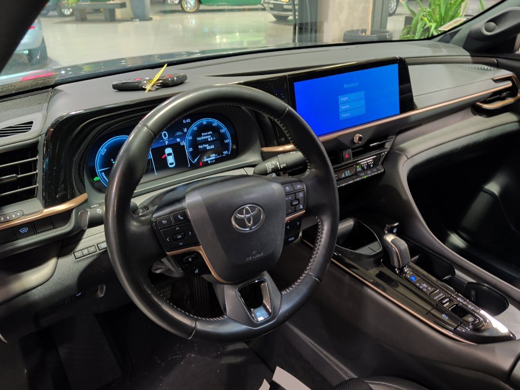 Used 2025 Toyota Crown AWD/4WD image 5