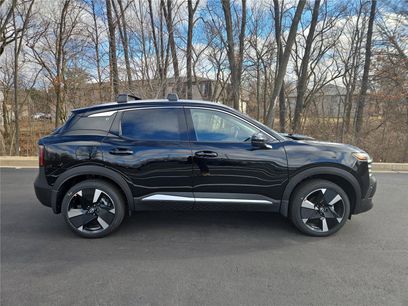 New 2026 Nissan Kicks SR w/ Cold Weather Package