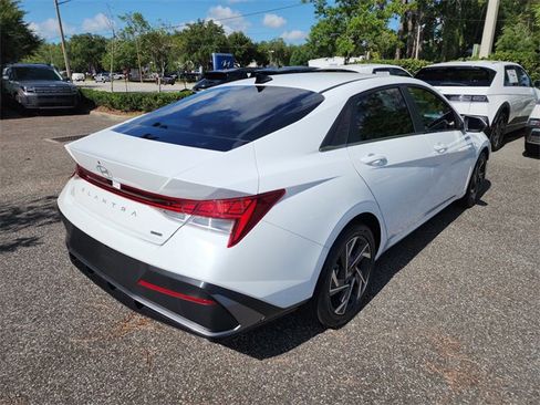 New 2025 Hyundai Elantra Limited image 3