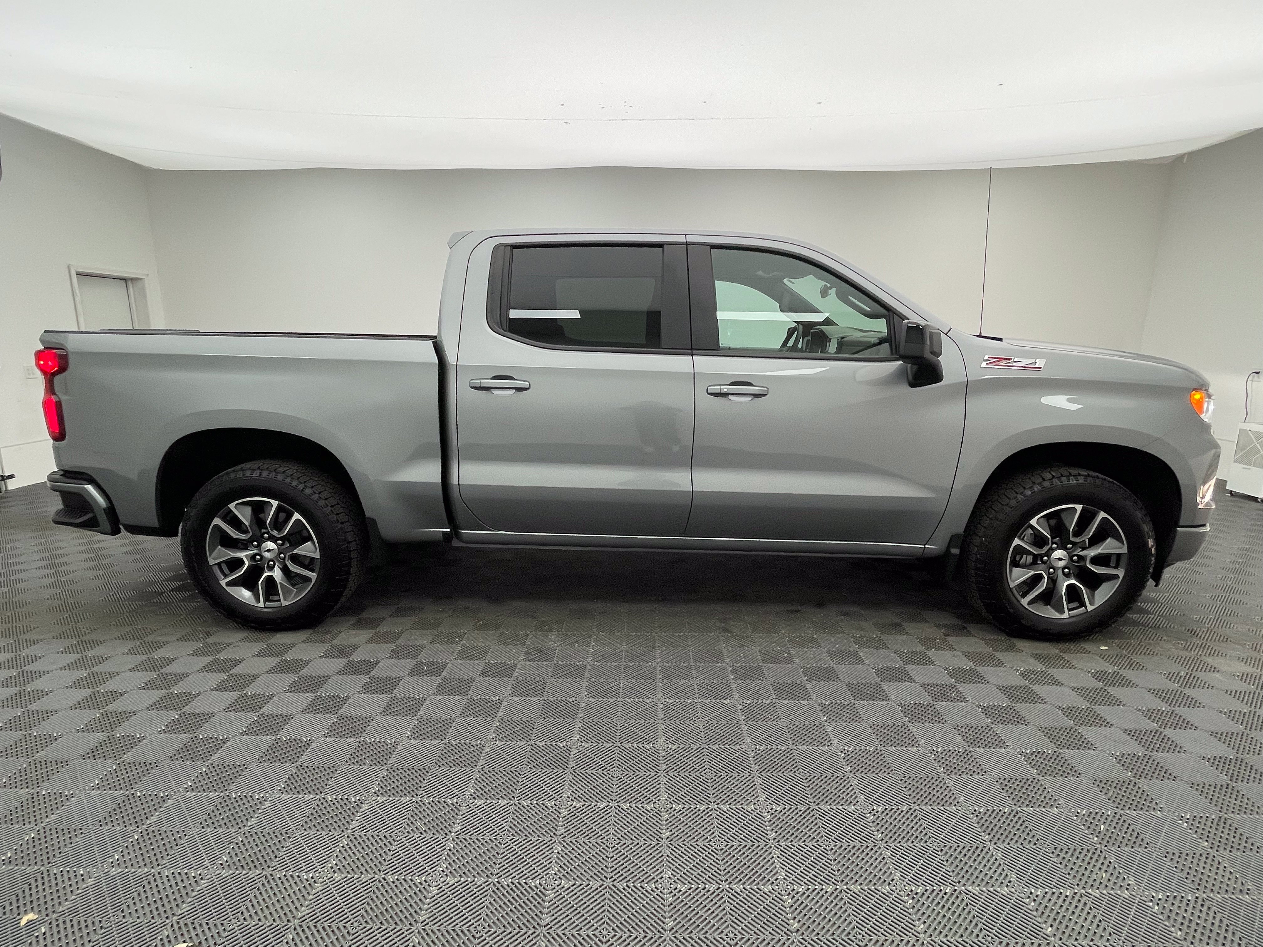 Used 2024 Chevrolet Silverado 1500 RST AWD/4WD image 6