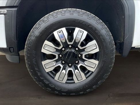 Used 2025 GMC Sierra 2500 Denali w/ Technology Package AWD/4WD image 35