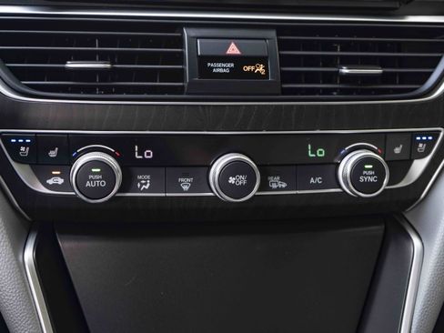 Used 2019 Honda Accord Touring image 32