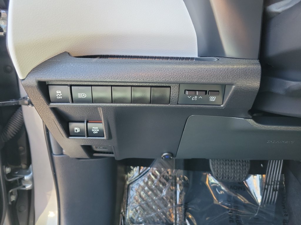 Used 2026 Toyota Sienna LE FWD image 22