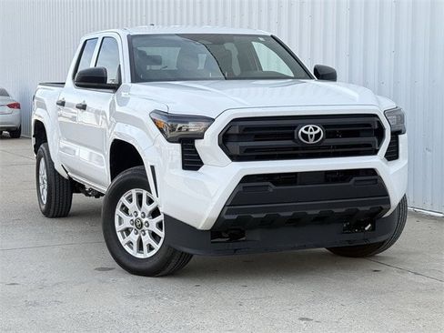 Used 2024 Toyota Tacoma SR image 2