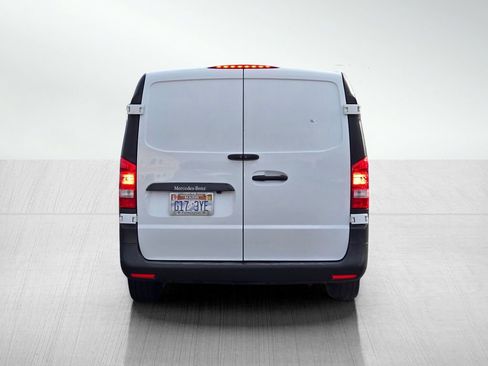Used 2023 Mercedes-Benz Metris image 5