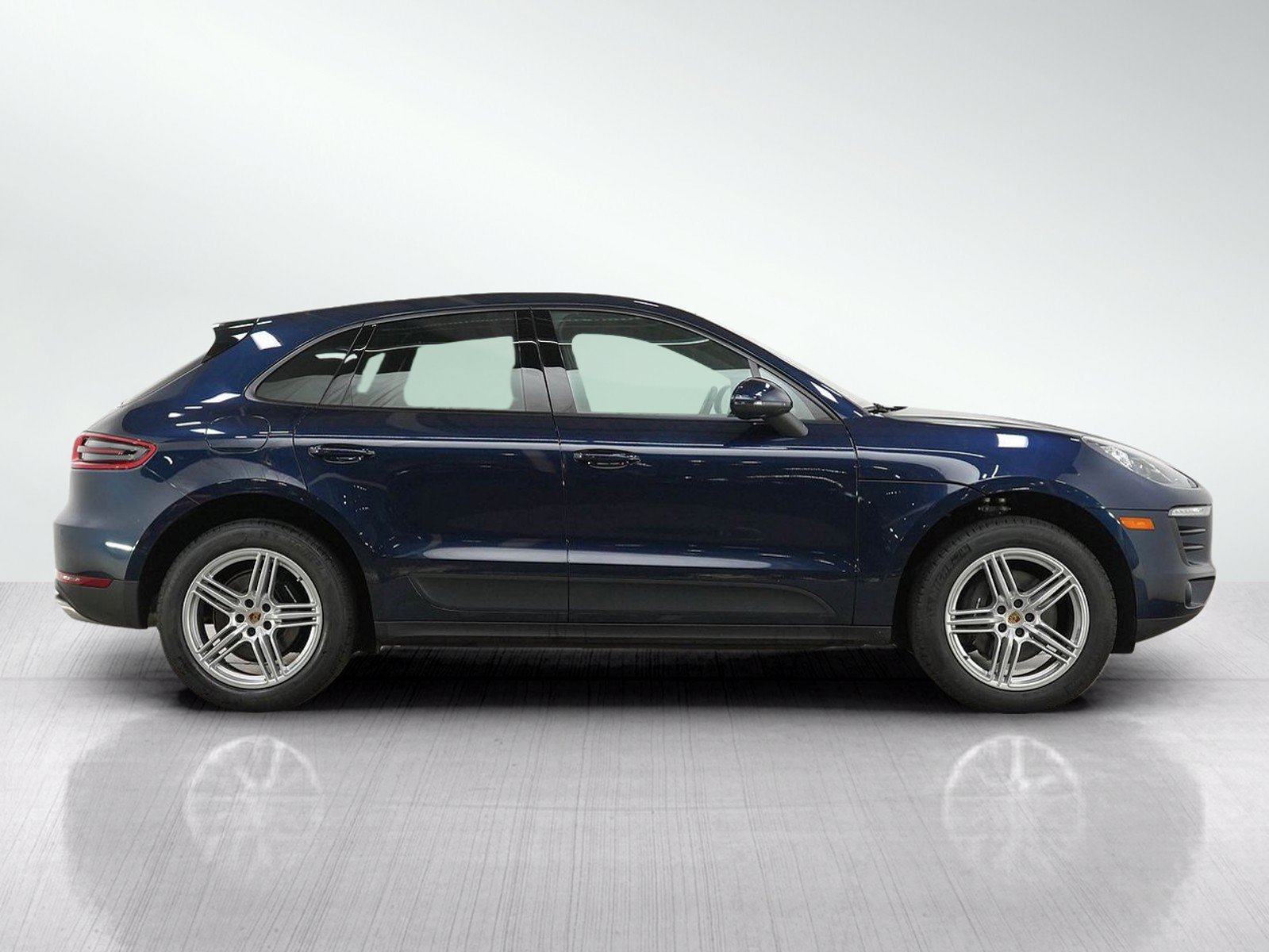 Used 2018 Porsche Macan AWD/4WD image 6