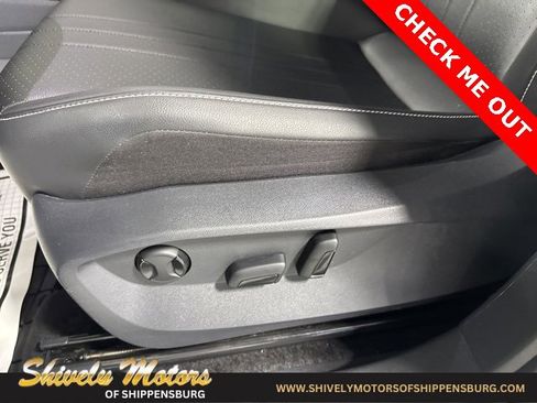 Used 2024 Volkswagen Tiguan SE image 13