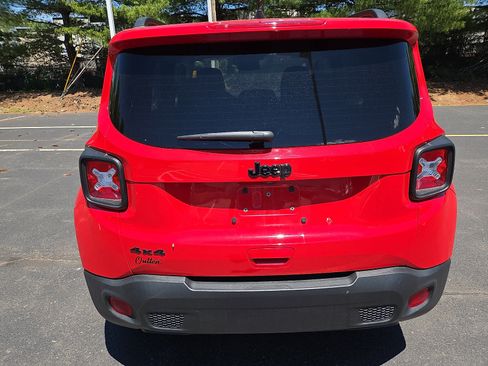 Used 2023 Jeep Renegade Altitude w/ Convenience Group I AWD/4WD image 4