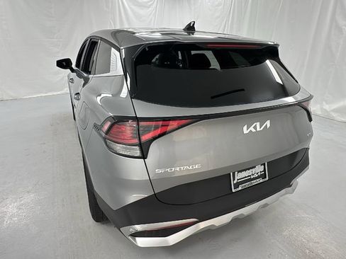 Used 2024 Kia Sportage LX image 5