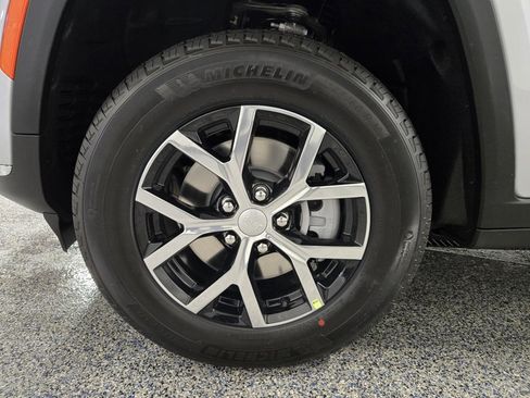 New 2025 Jeep Grand Cherokee L Limited w/ Trailer Tow Package image 32