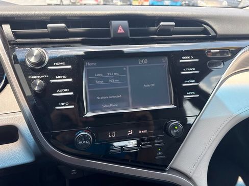 Used 2018 Toyota Camry SE FWD image 23