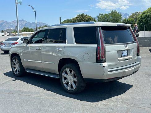 Used 2015 Cadillac Escalade Luxury AWD/4WD image 6