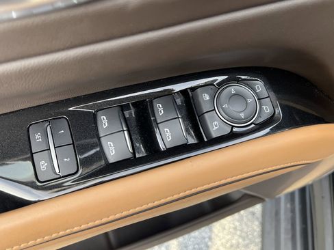 Used 2021 Cadillac Escalade Premium Luxury image 24