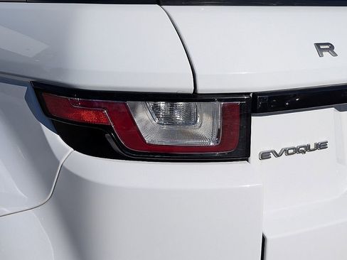 Used 2017 Land Rover Range Rover Evoque SE Premium image 11