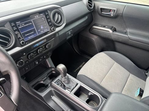 Used 2022 Toyota Tacoma TRD Off-Road AWD/4WD image 20