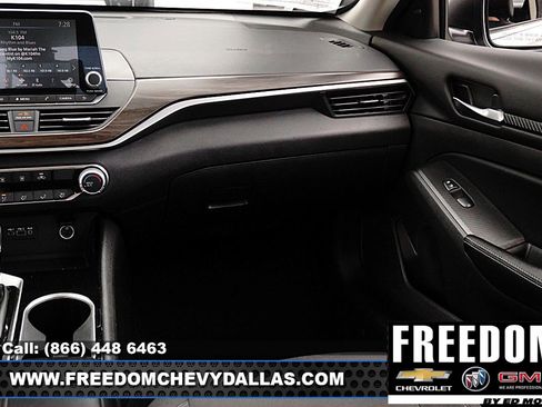Used 2024 Nissan Altima 2.5 SV FWD image 31
