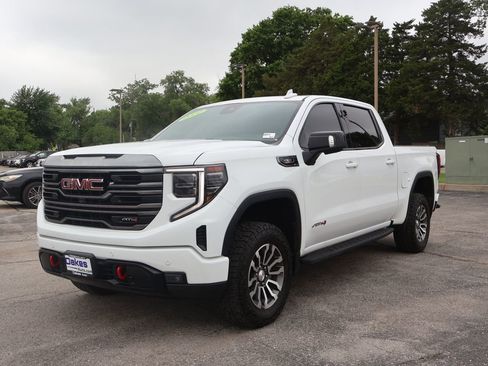 Used 2022 GMC Sierra 1500 AT4 w/ AT4 Premium Package AWD/4WD image 4