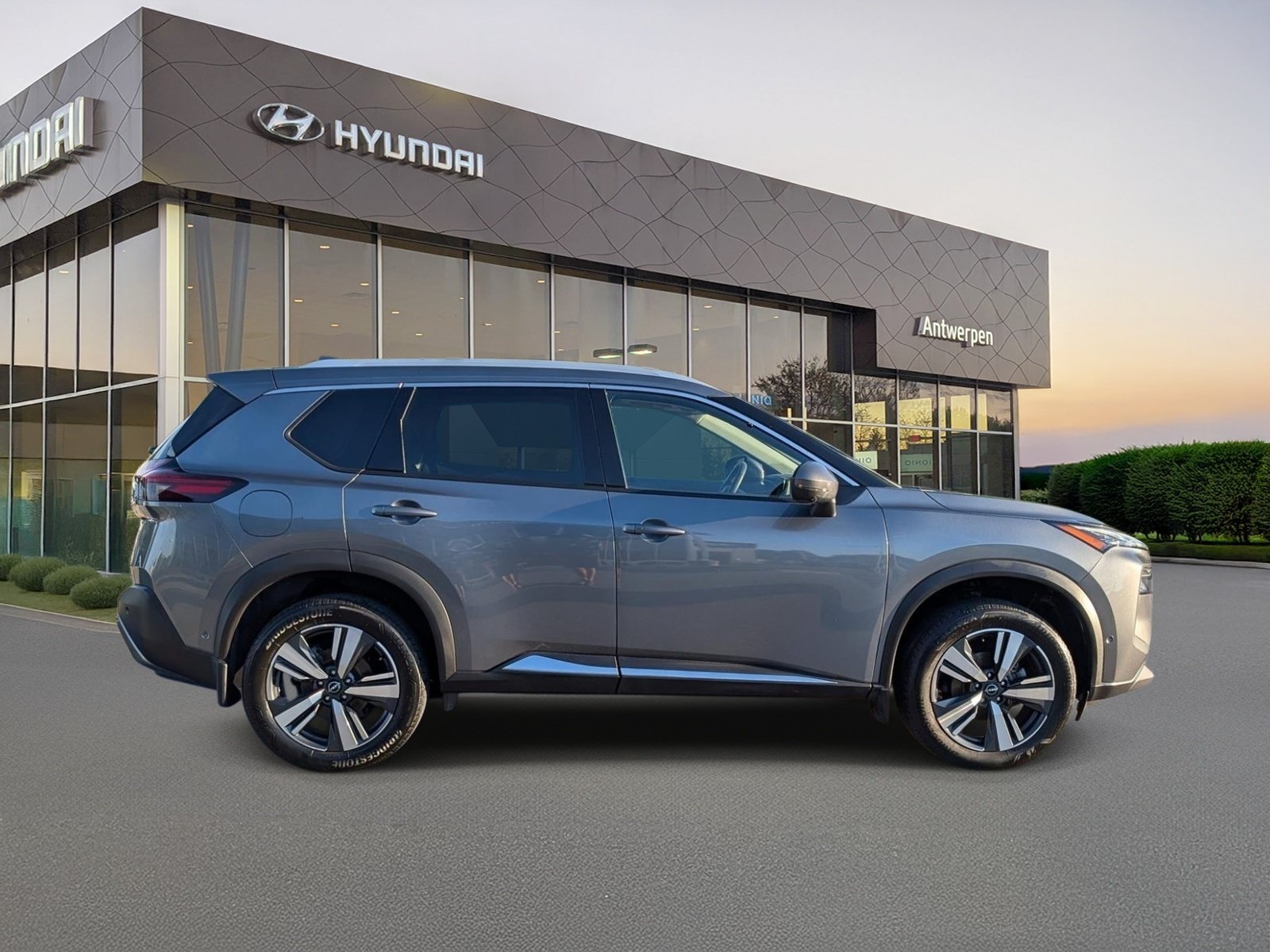 Used 2023 Nissan Rogue SL w/ SL Premium Package AWD/4WD image 2