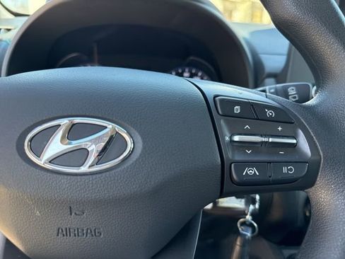 Used 2022 Hyundai Kona SE image 39