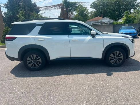 Used 2024 Nissan Pathfinder SV AWD/4WD image 4